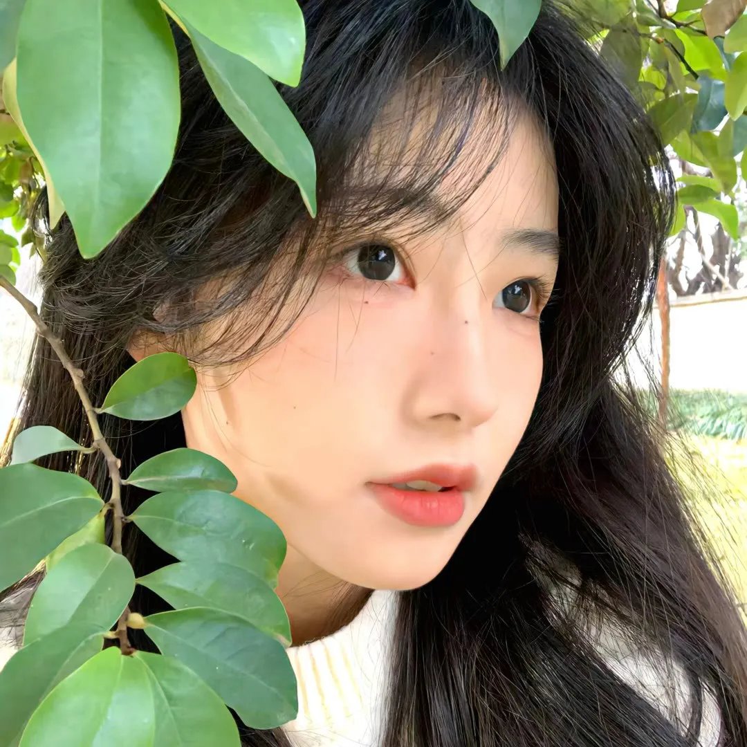 院子里的女人